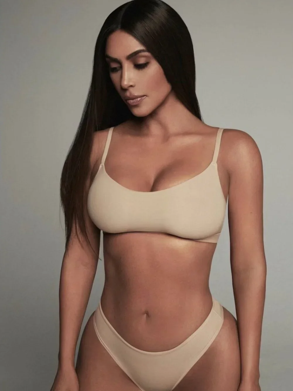 SKIMS Scoop Bralette in Sand 4X - Picture 4 of 5